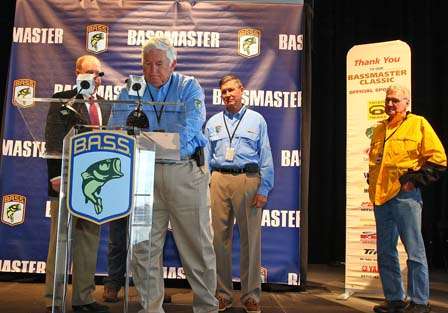 Don Logan, one of three new owners, signs a letter authored by the National Wildlife Federation's Vanishing Paradise campaign.