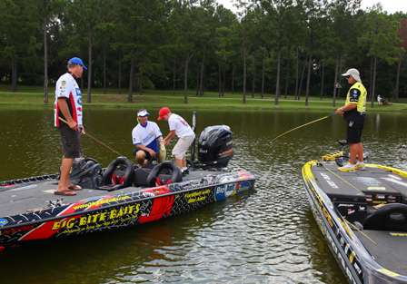 With a no-rules format, Skeet Reese had no problems trolling over and asking to see their biggest fish.