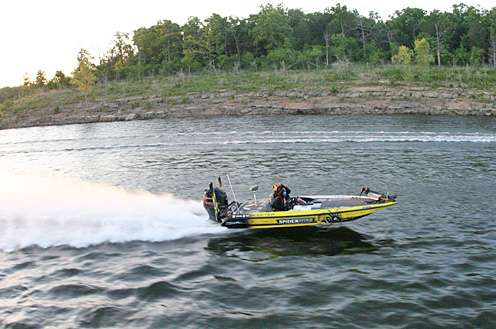 <p>
	Bobby Lane, who started the day in third, makes his run.</p>
