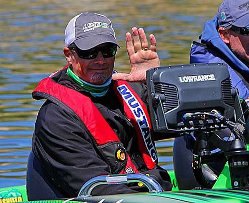 <p>
	Scott Ashmore acknowledges the camera man.</p>
