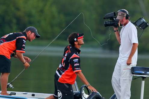 <p>
	Flurry takes a sheepish look in the direction of Miller, while Birge moves in for a close inspection.</p>
