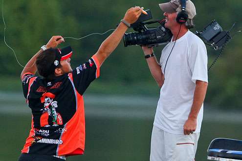 <p>
	Birge removes the hooks as Miller looks on in relief.</p>
