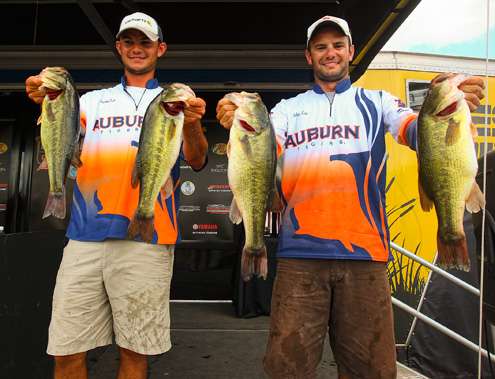 <p>
	Jordan Lee and Matt Lee, Auburn University (2nd, 35-1)</p>

