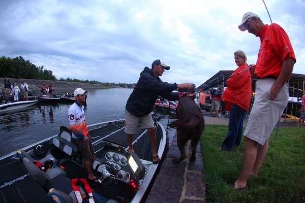 Auburn hangs out with their No. 1 fan. 