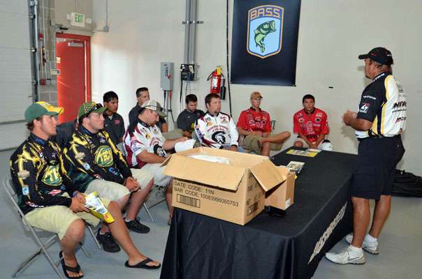 <p>
	A group of college anglers listens as a Bass Pro Shops representative goes over river fishing and some techniques related to this week's tournament.</p>
