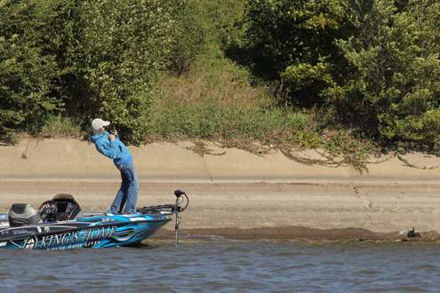 <p>
	Randy Howell hooks one ... ? Nope, he faked a hook-set for the camera. Thanks!</p>
