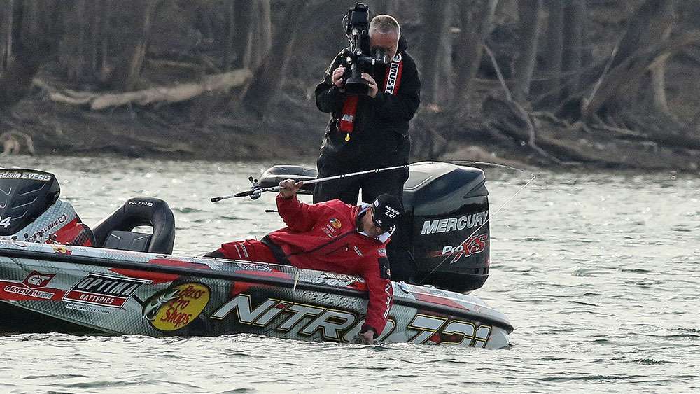 Evers dips in and grabs the lip.