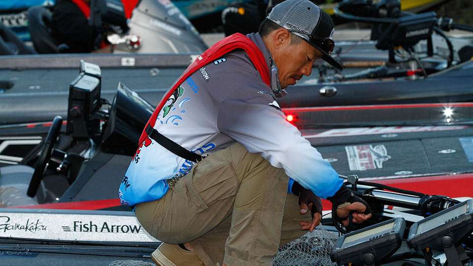 Shin Fukae tries to dial up a better day than Friday, when he weighed only 2 pounds.