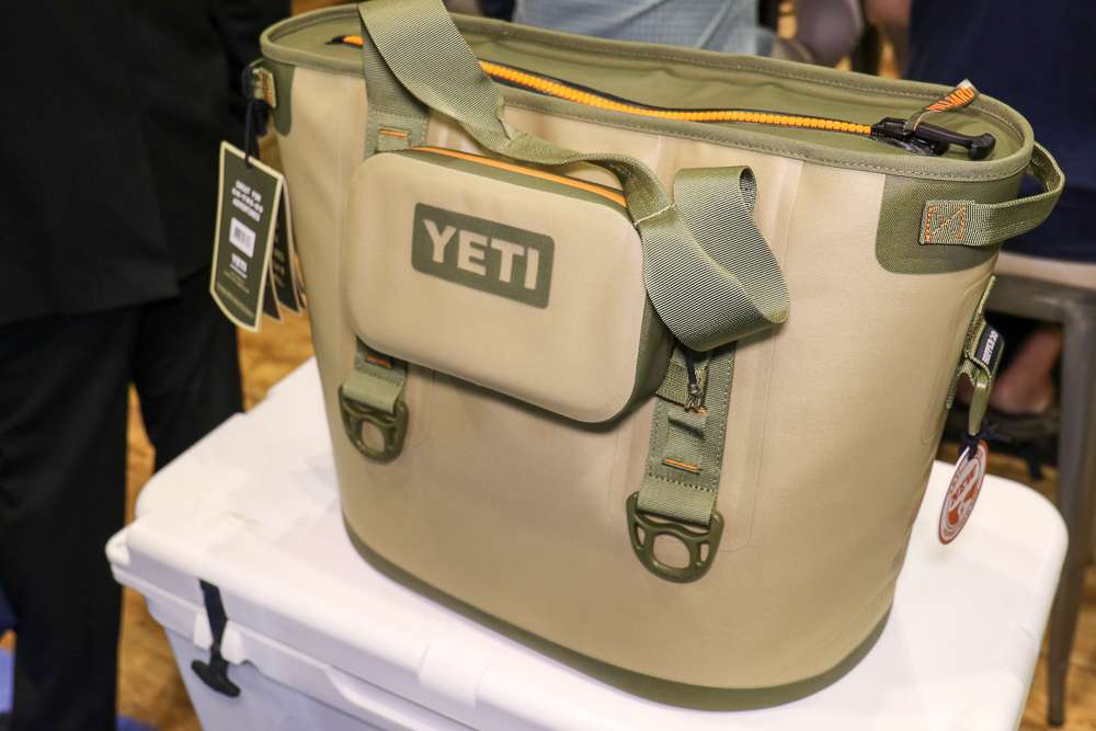 <i>Yeti</i>
<br><b>Hopper (new color)</b><br>
The now classic Yeti soft bag comes in a new color.