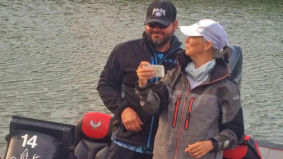 Texas Festâs judges have been selected from previous TTBC judges, like Gwen Reed pictured here last year with Greg Hackney, B.A.S.S. Nation members and the current Marshal list. Judge are not to touch a fish, but they will hold the Brecknell Hand-Held Electro/Samson battery operated digital scales for each of the anglerâs fish. They will enter pounds and ounces of each fish into BASSTrakk as well as a scorecard that the angler will initial. BASSTrakk will tabulate each anglerâs best five fish.