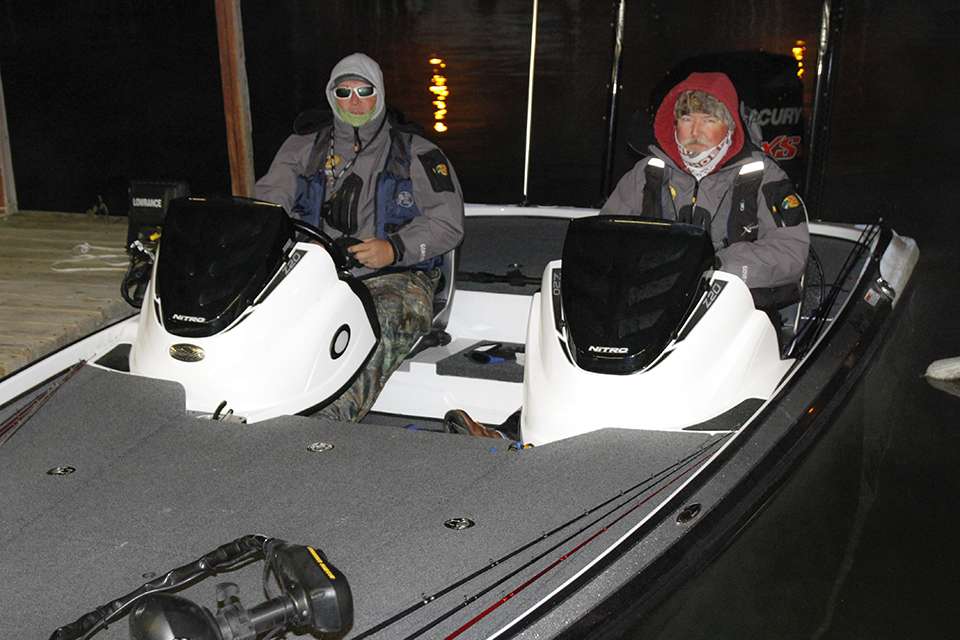 Teams staged in dock slips and floated in between the marina while waiting for takeoff.